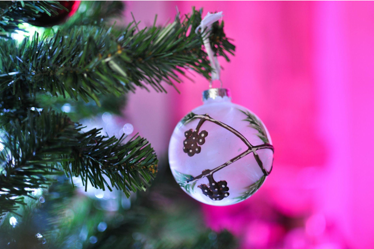 Holiday Magic: Decorating Your Christmas Tree with Crystal Ornaments